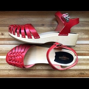 Brand-new ‘Snake Debutant’ red Swedish Hasbeens